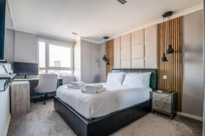 Canary Wharf Retreat with Free Secure Parking